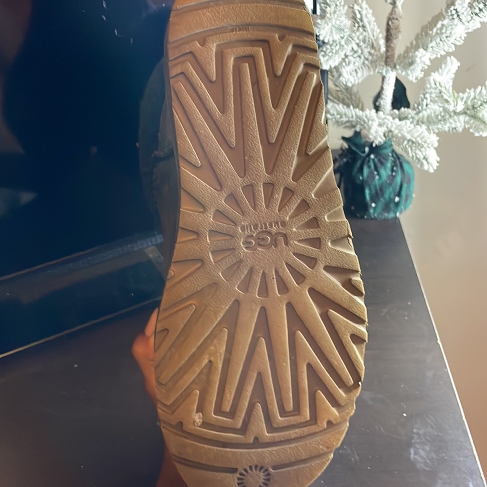 uggs - Picture 3 of 6